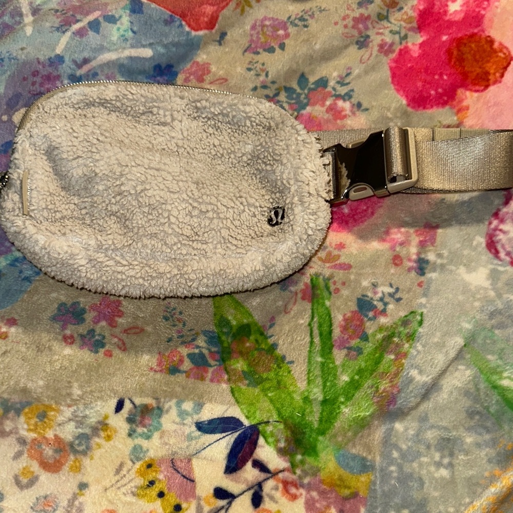 lululemon athletica Sherpa Belt Bag